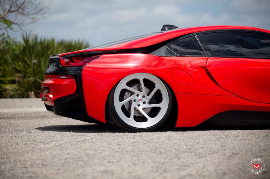 Детали экстерьера BMW i8 on Vossen Wheels (LC-108T) 2017 года  (фото 67 из 68)